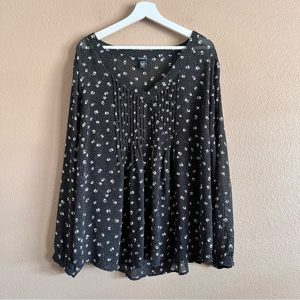 Torrid Black Pleated Long Sleeve Floral Blouse Size 3 - Picture 2 of 10